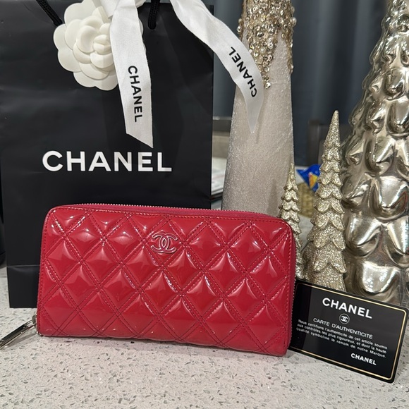 🩷CHANEL Patent Quilted Double Stitched Zip Around Wallet - Picture 3 of 17